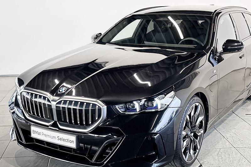 Occasion BMW 530e Shadowline 299 PK (219 kW) 2024 Saphirschwarz metallic (zwart metallic) Stationwagen