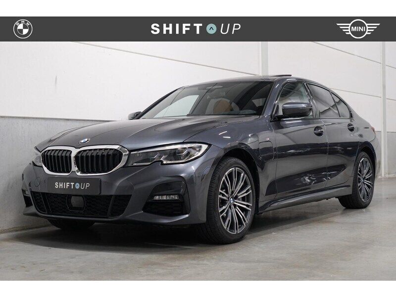 Grijs Gebruikt 2020 BMW 330 M Sport Sedan | € 36.940 (Duur) - Afbeelding 1/3