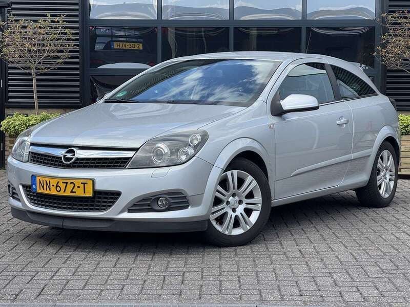 Grijs Gebruikt 2009 Opel Astra GTC Innovation Coupé | € 3.495 (Goede deal) - Afbeelding 1/4