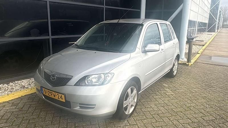 Grijs Occasion 2005 Mazda 2 Exclusive Stationwagen | € 1.350 (Goede deal) - Afbeelding 1/3
