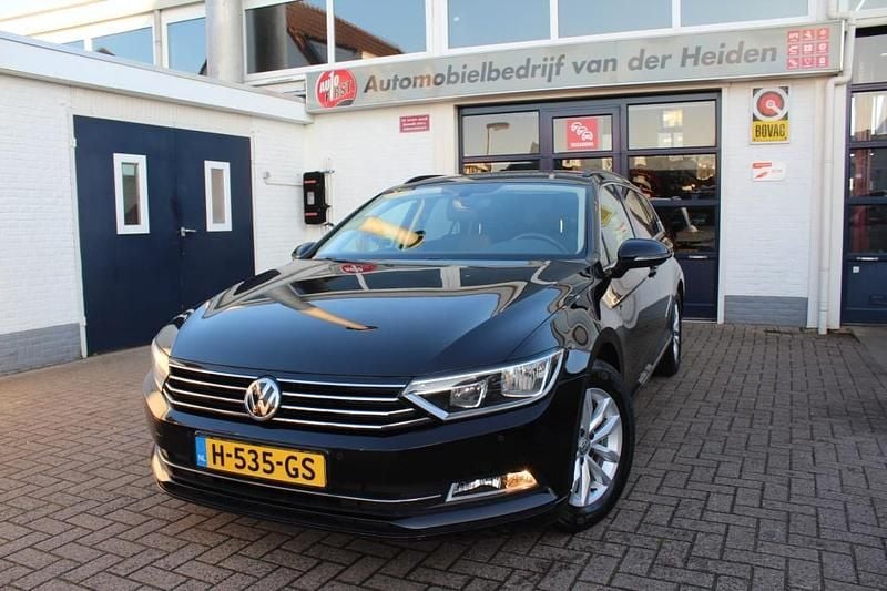 Zwart Gebruikt 2017 VW Passat Edition Stationwagen | € 16.950 (Eerlijke prijs) - Afbeelding 1/4