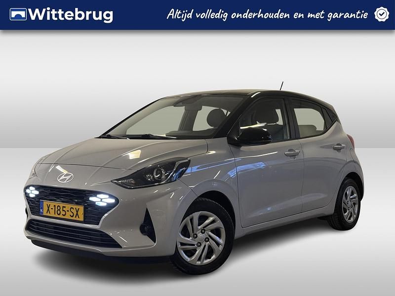 Grijs Gebruikt 2024 Hyundai i10 Premium Hatchback | € 15.745 (Eerlijke prijs) - Afbeelding 1/3