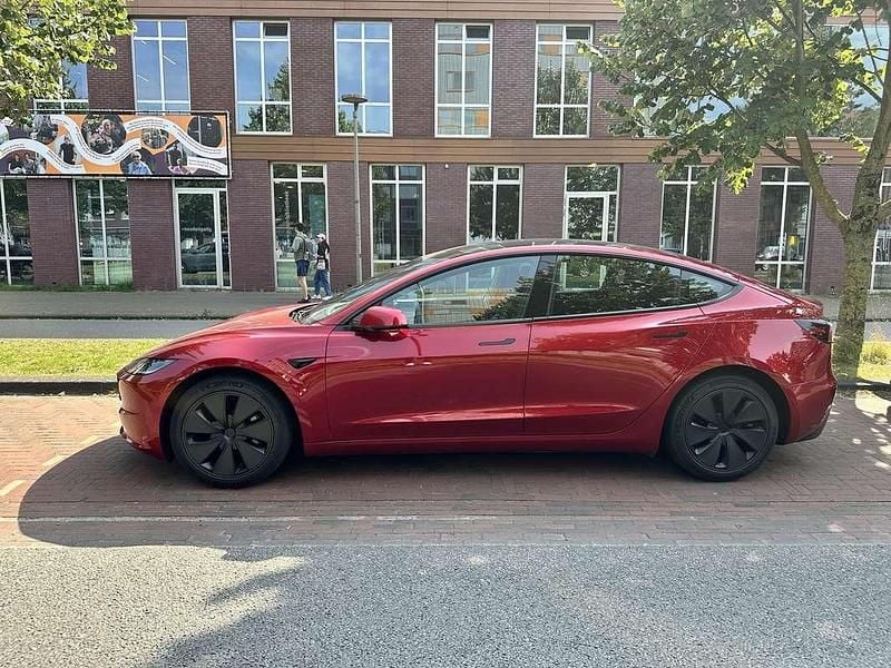 Occasion Tesla Model 3 RWD 208 kW (283 PK) 2024 Rood Sedan