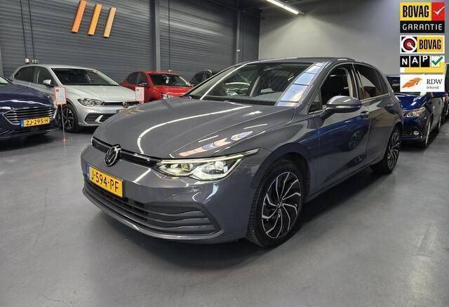 Grijs Gebruikt 2020 VW Golf VIII Business Hatchback | € 18.995 (Eerlijke prijs) - Afbeelding 1/4