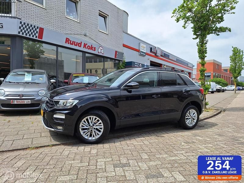 Zwart, metallic lak Gebruikt 2021 VW T-Roc Style SUV | € 19.849 (Eerlijke prijs) - Afbeelding 1/4