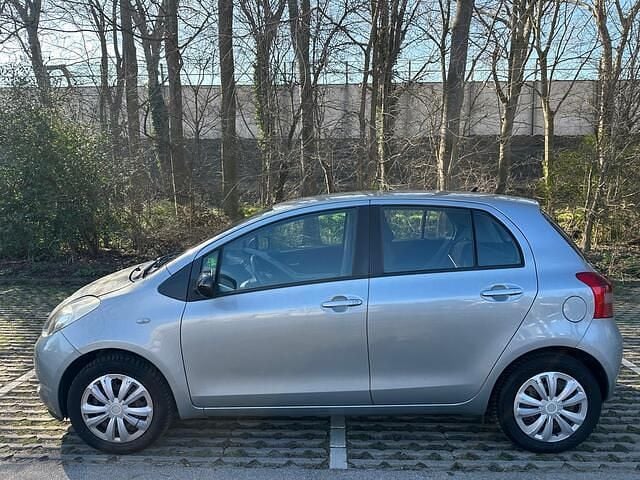 Occasion Toyota Yaris 87 PK (63 kW) 2008 Grijs Hatchback