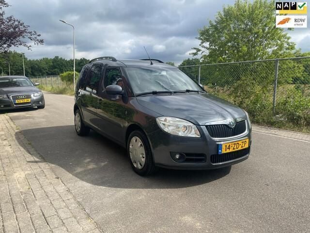 Grijs Gebruikt 2008 Skoda Roomster Style Stationwagen | € 2.950 (Eerlijke prijs) - Afbeelding 1/4