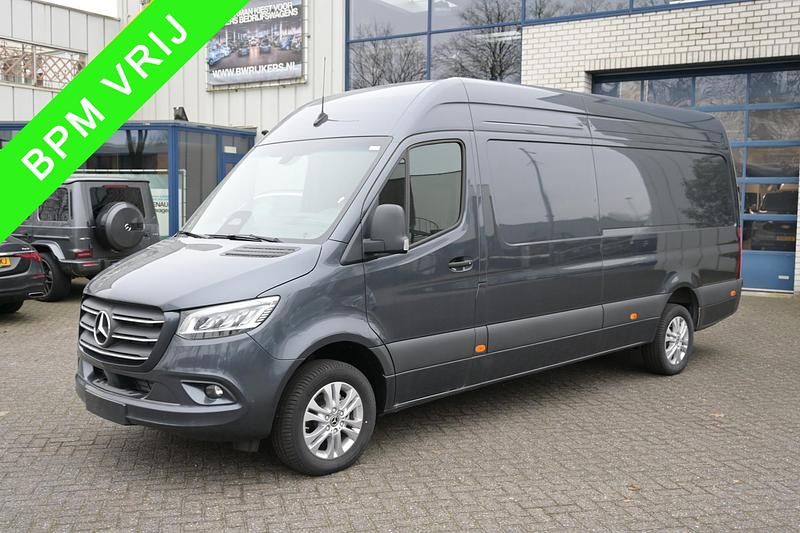 Grijs Gebruikt 2024 Mercedes Sprinter Van | € 54.950 - Afbeelding 1/4