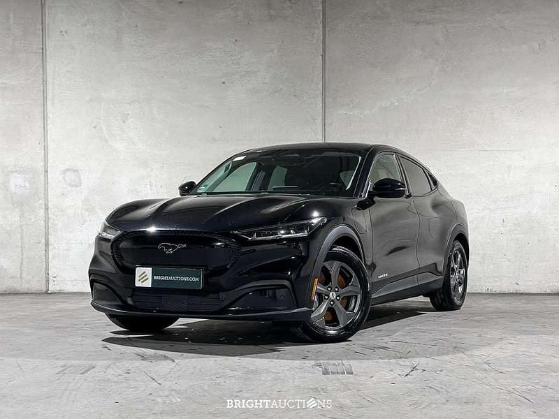 Rood Occasion 2021 Ford Mustang Mach-E SUV | € 15.251 (Super prijs) - Afbeelding 1/4