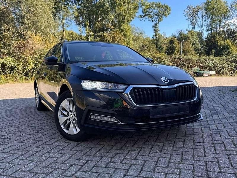 Zwart Gebruikt 2021 Skoda Octavia Stationwagen | € 15.125 (Super prijs) - Afbeelding 1/4