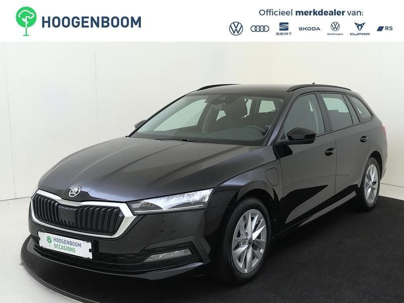 Zwart Occasion 2023 Skoda Octavia Business Line Stationwagen | € 25.950 (Goede deal) - Afbeelding 1/4