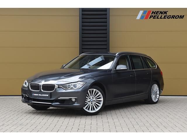 Grijs Gebruikt 2013 BMW 320 Executive Stationwagen | € 12.950 (Eerlijke prijs) - Afbeelding 1/4