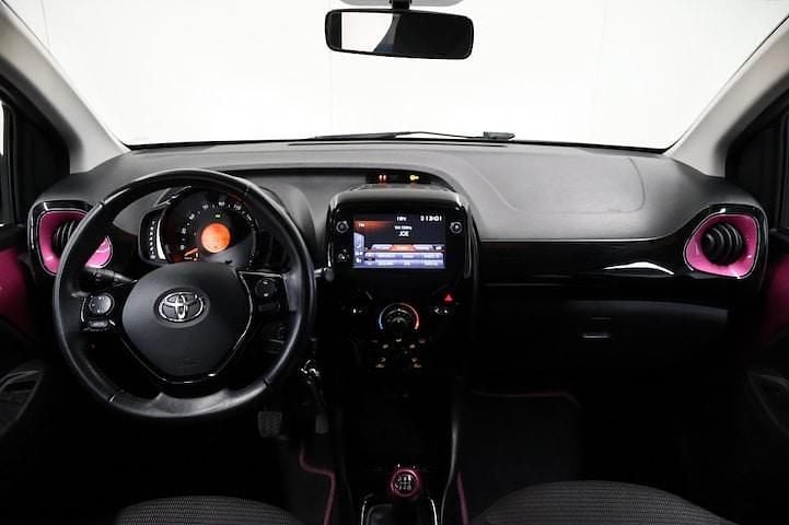 Occasion Toyota Aygo X-cite 72 PK (52 kW) 2019 Paars Hatchback