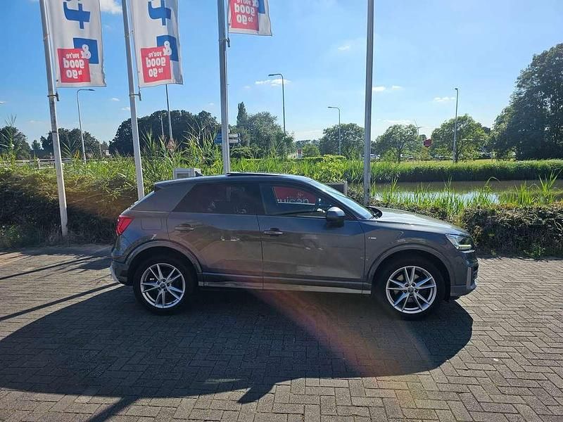 Grijs Gebruikt 2017 Audi Q2 SUV | € 19.950 (Iets duurder) - Afbeelding 1/4