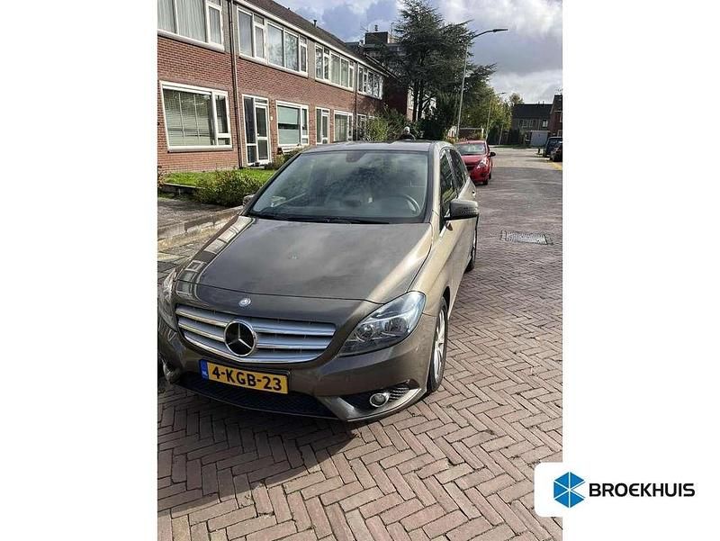 Grijs Gebruikt 2013 Mercedes B200 MPV | € 12.900 (Eerlijke prijs) - Afbeelding 1/4