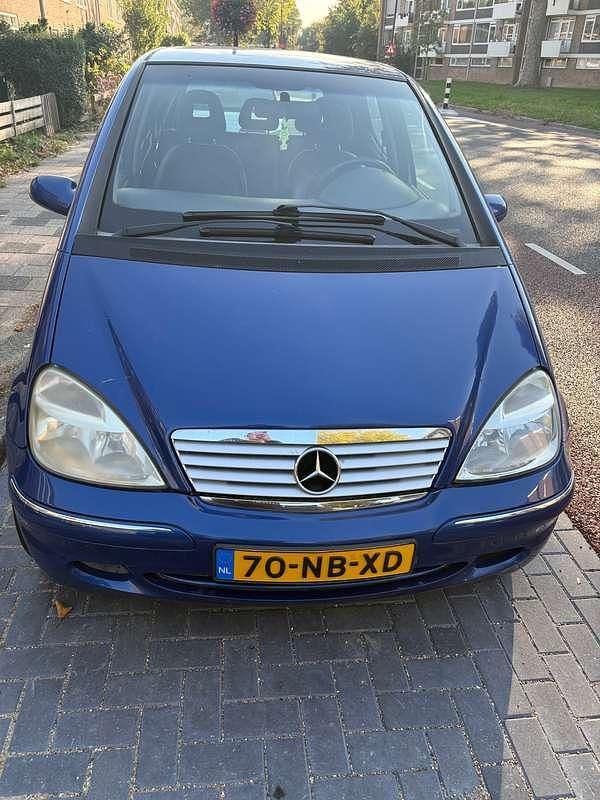 Blauw Gebruikt 2003 Mercedes A140 Elegance Hatchback | € 1.000 - Afbeelding 1/4