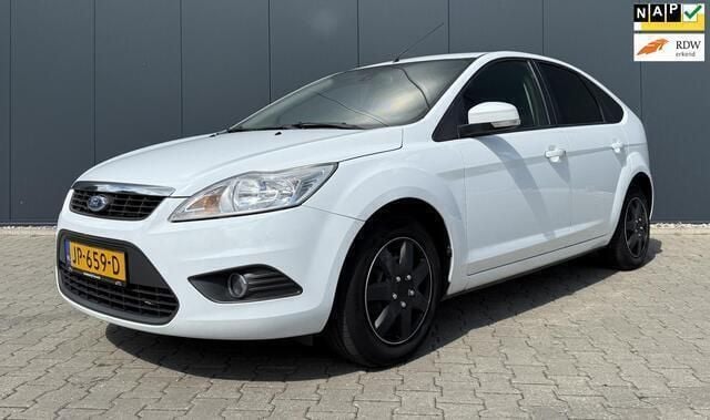 Wit Gebruikt 2008 Ford Focus Trend Hatchback | € 2.995 (Eerlijke prijs) - Afbeelding 1/4