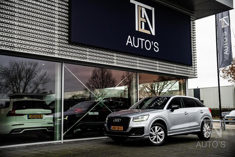 Grijs Occasion 2020 Audi Q2 Sport SUV | € 24.510 (Eerlijke prijs) - Afbeelding 1/4