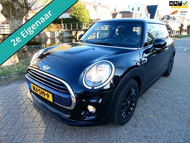 Zwart Gebruikt 2017 Mini Cooper Business Hatchback | € 10.945 (Super prijs) - Afbeelding 1/4