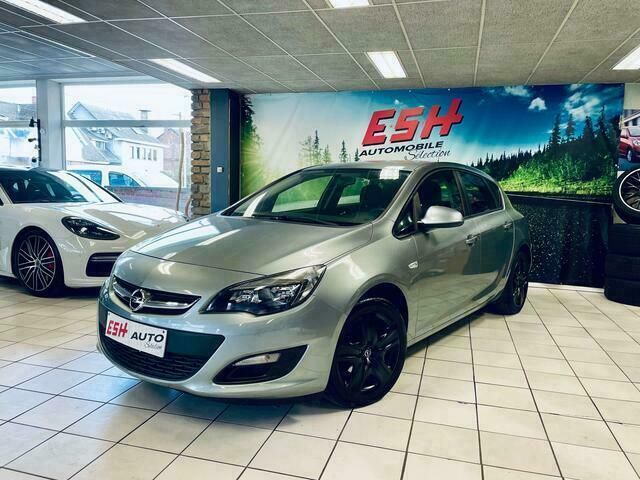 Grijs Occasion 2012 Opel Astra Essentia Sedan | € 8.450 (Iets duurder) - Afbeelding 1/4