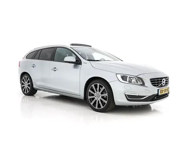 Grijs Gebruikt 2016 Volvo V60 Momentum Stationwagen | € 10.845 (Eerlijke prijs) - Afbeelding 1/4