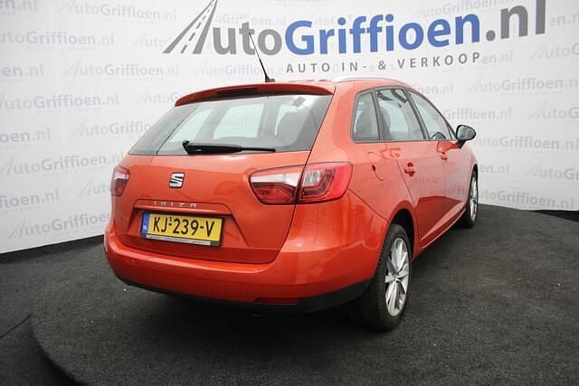 Occasion Seat Ibiza ST CONNECT 97 PK (71 kW) 2016 Rood Stationwagen
