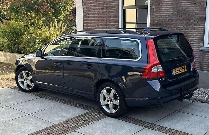 Blauw Gebruikt 2010 Volvo V70 Momentum Stationwagen | € 8.950 (Iets duurder) - Afbeelding 1/4