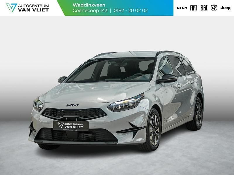 Grijs Nieuw 2025 Kia Ceed Stationwagen | € 35.890 (Duur) - Afbeelding 1/4