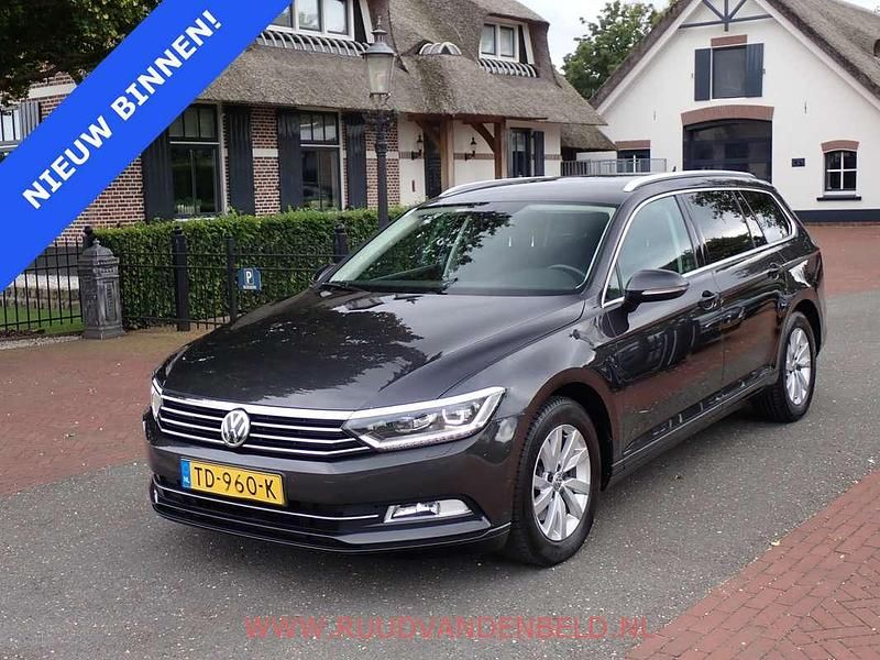 Grijs Gebruikt 2018 VW Passat Comfortline Stationwagen | € 13.900 (Goede deal) - Afbeelding 1/4