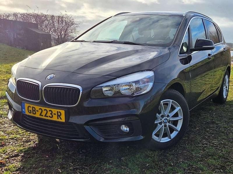 Zwart Occasion 2015 BMW 218 MPV | € 10.250 (Eerlijke prijs) - Afbeelding 1/4