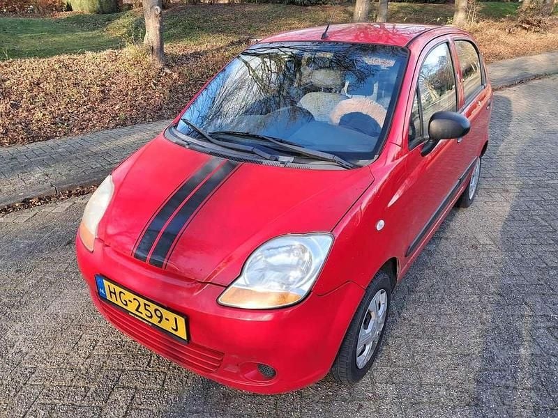 Rood Occasion 2009 Chevrolet Matiz Hatchback | € 1.500 (Eerlijke prijs) - Afbeelding 1/4
