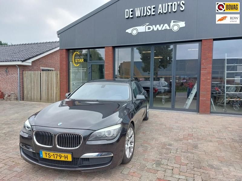 Grijs (metallic) Occasion 2009 BMW 750 Executive Sedan | € 17.250 (Eerlijke prijs) - Afbeelding 1/4