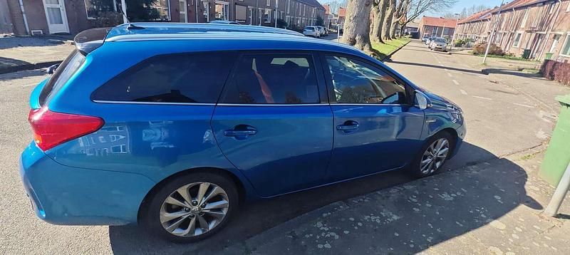 Blauw Gebruikt 2015 Toyota Auris Executive Stationwagen | € 6.199 (Eerlijke prijs) - Afbeelding 1/4