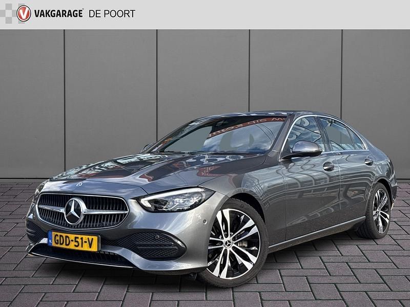 Grijs Gebruikt 2024 Mercedes C180 Luxury Sedan | € 45.650 (Iets duurder) - Afbeelding 1/4