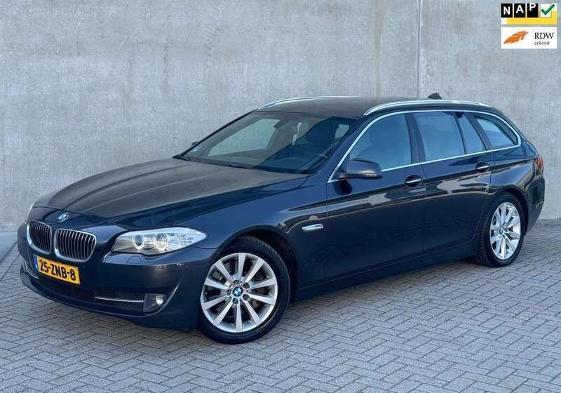 Grijs Gebruikt 2013 BMW 525 Stationwagen | € 7.790 (Eerlijke prijs) - Afbeelding 1/4