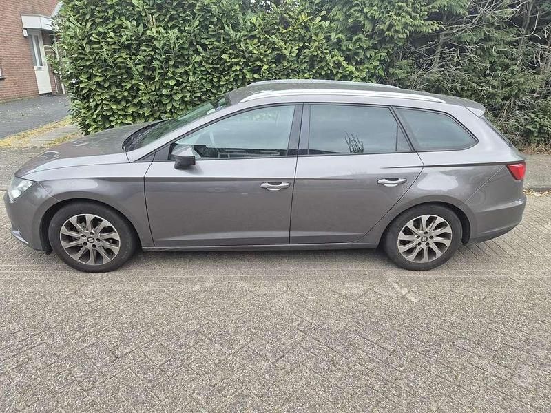 Grijs Occasion 2017 Seat Leon Style | € 7.950 (Goede deal) - Afbeelding 1/4