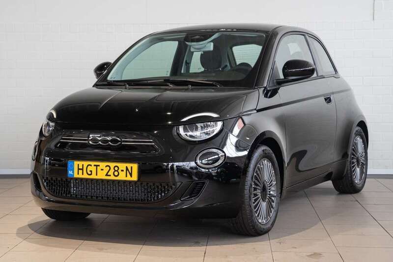 Zwart Nieuw 2025 Fiat 500e Icon Hatchback | € 23.995 (Eerlijke prijs) - Afbeelding 1/4