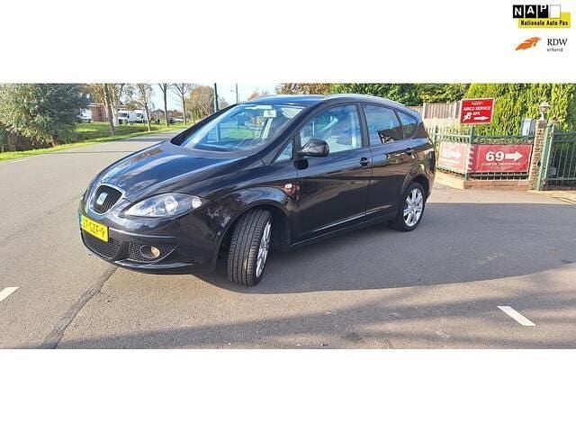 Zwart (metallic) Gebruikt 2008 Seat Altea XL Stylance MPV | € 2.650 (Goede deal) - Afbeelding 1/4