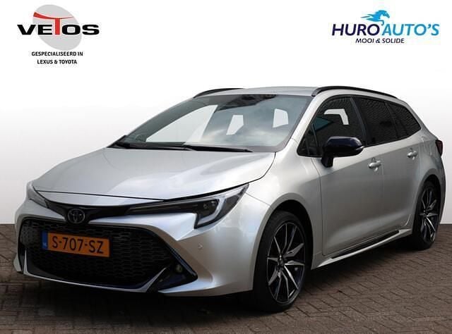 Grijs Gebruikt 2023 Toyota Corolla Hybrid Sport Stationwagen | € 35.750 (Goede deal) - Afbeelding 1/4