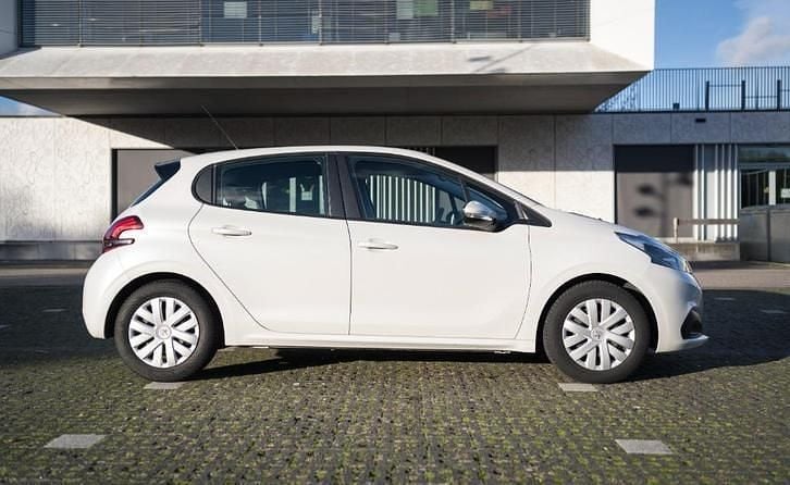 Wit Gebruikt 2017 Peugeot 208 Hatchback | € 7.250 (Goede deal) - Afbeelding 1/4