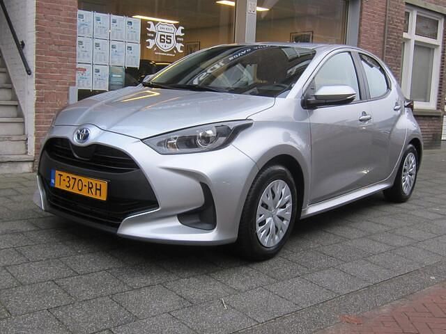 Grijs Gebruikt 2023 Toyota Yaris Active Hatchback | € 21.400 (Eerlijke prijs) - Afbeelding 1/3