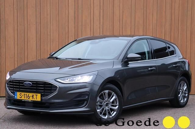 Grijs Gebruikt 2023 Ford Focus Titanium Hatchback | € 17.940 (Eerlijke prijs) - Afbeelding 1/4