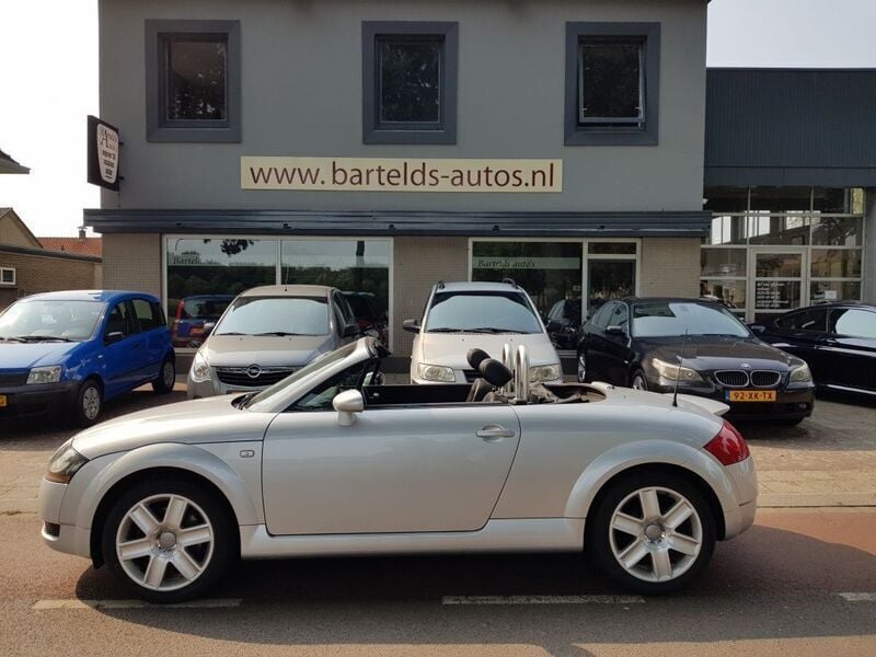 Grijs Gebruikt 2003 Audi TT Roadster Cabriolet | € 5.950 (Eerlijke prijs) - Afbeelding 1/4