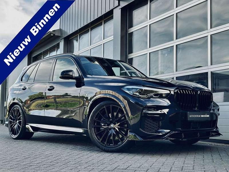 Zwart Gebruikt 2022 BMW X5 Exclusive SUV | € 69.895 (Eerlijke prijs) - Afbeelding 1/4