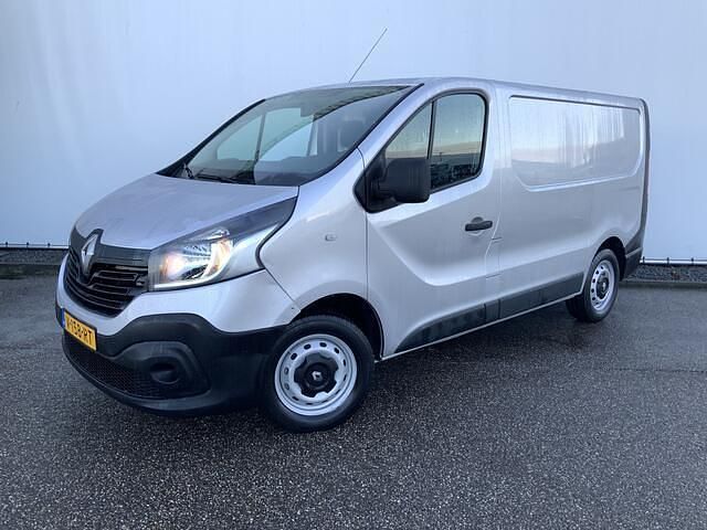 Zilver Occasion 2018 Renault Trafic Komfort MPV | € 9.250 (Super prijs) - Afbeelding 1/4