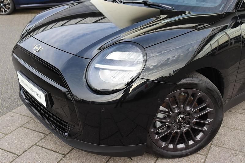 Nieuw Mini Cooper Essential 135 kW (184 PK) 2026 Zwart Hatchback