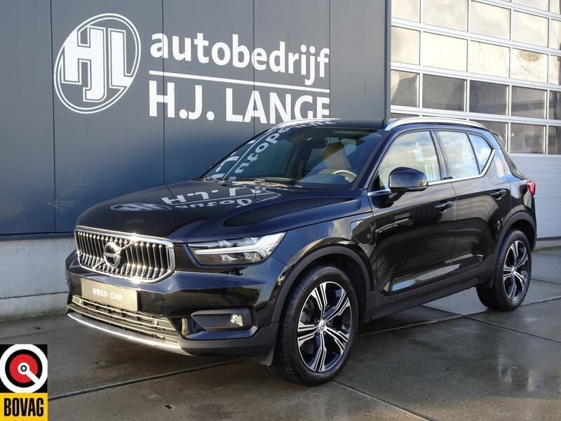 Zwart Gebruikt 2021 Volvo XC40 Inscription SUV | € 28.950 (Goede deal) - Afbeelding 1/4