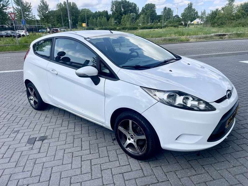 Wit Gebruikt 2010 Ford Fiesta Trend Hatchback | € 2.500 (Iets duurder) - Afbeelding 1/4