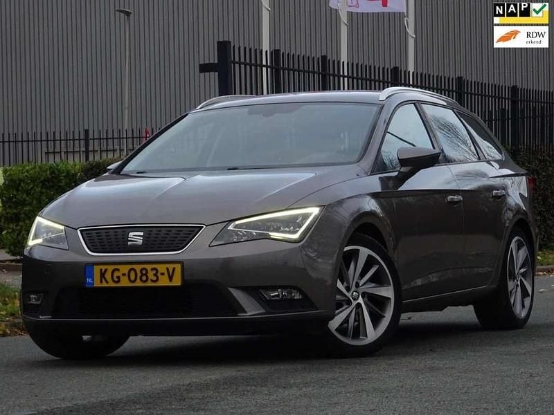 Grijs Gebruikt 2016 Seat Leon ST CONNECT Stationwagen | € 6.499 (Goede deal) - Afbeelding 1/4