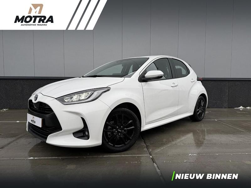 Wit Occasion 2023 Toyota Yaris Hatchback | € 20.950 (Goede deal) - Afbeelding 1/3